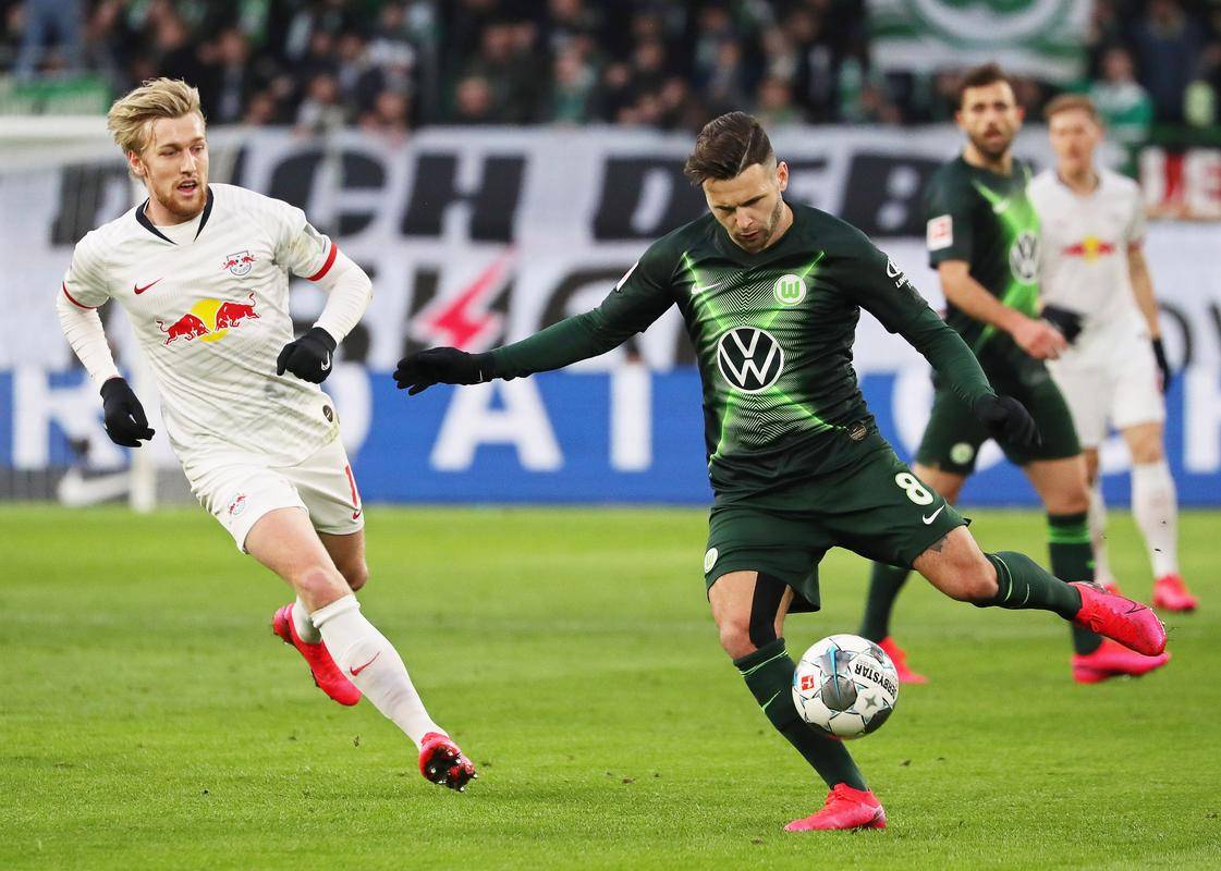 柏林联合队客场战胜奥格斯堡，取得关键胜利的简单介绍