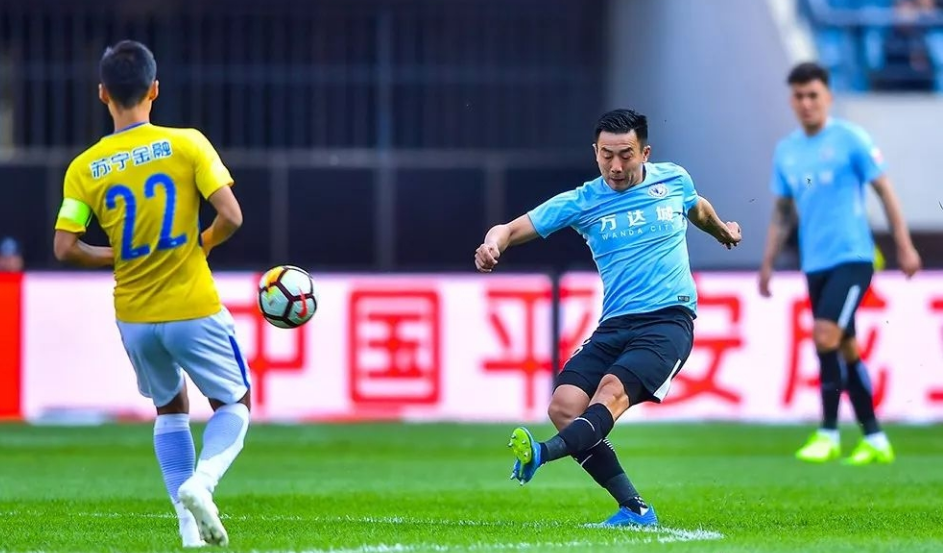 关于苏宁主场取胜，稳坐积分榜前列，表现强劲的信息