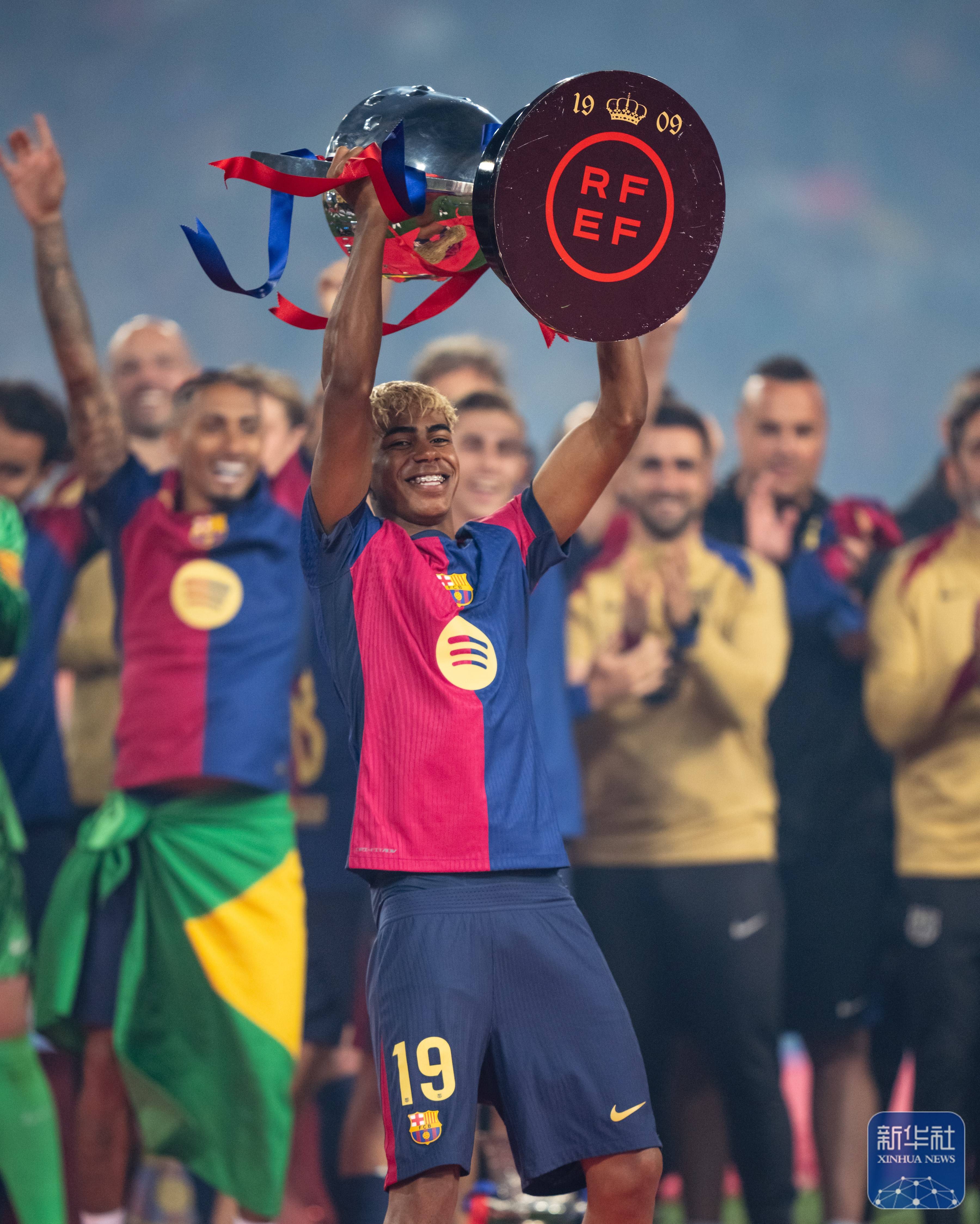 包含重回巅峰：比利亚雷亚尔队迎来挑战的词条