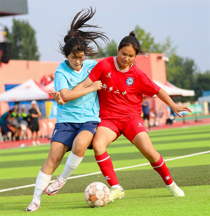 近期一场比赛诠释足球的魅力和精彩 近期一场比赛诠释足球的魅力和精彩