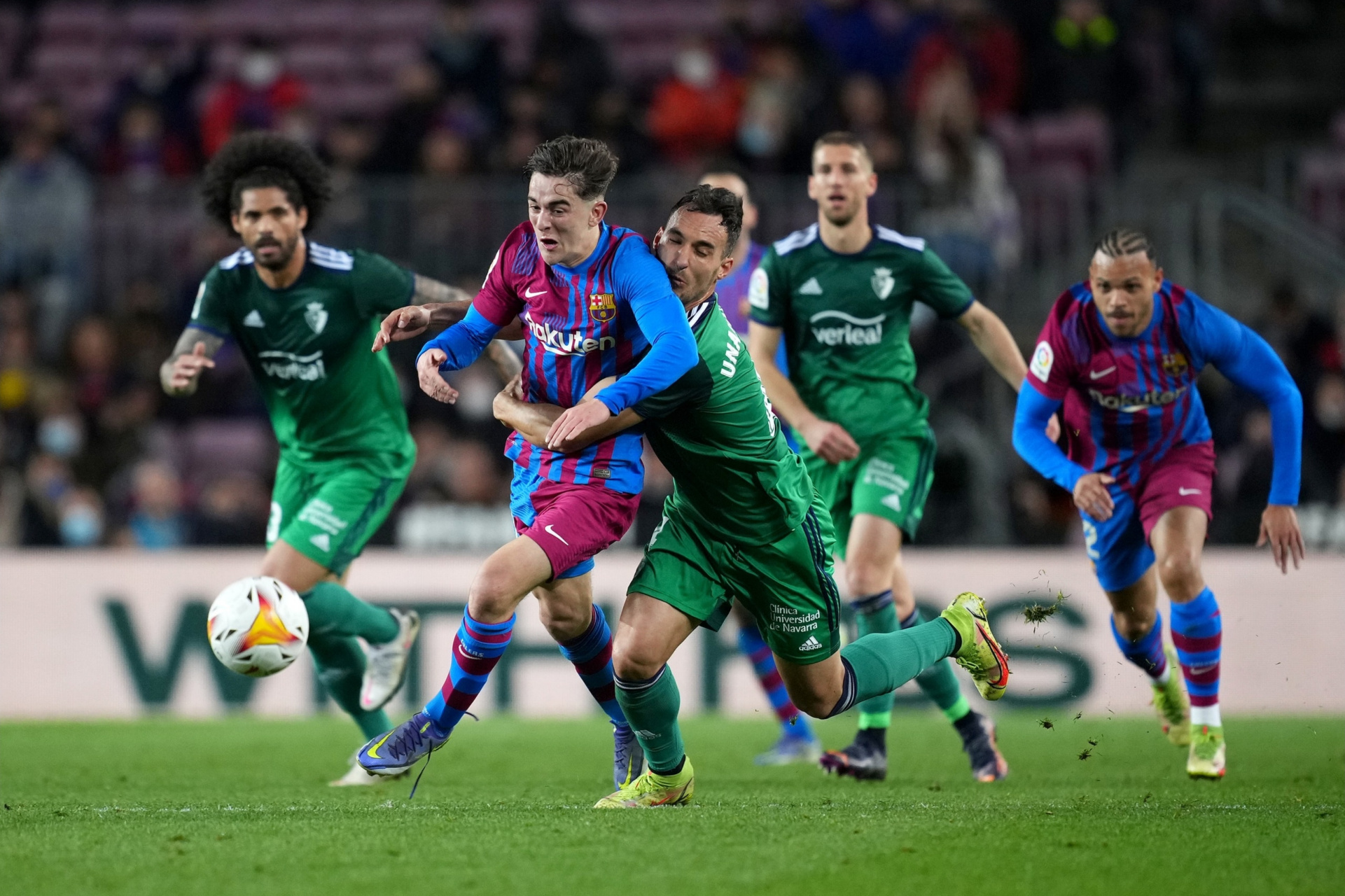 爱游戏入口-包含加维球队主场表现出色，球迷欢呼连连的词条