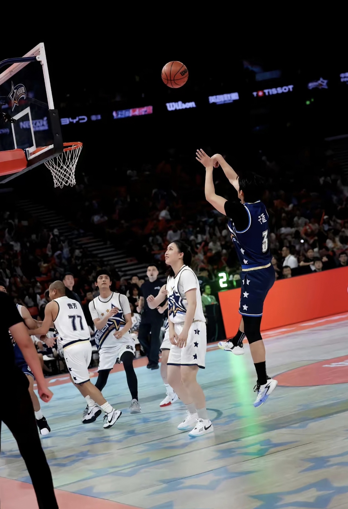 爱游戏官网入口-篮球巨星们在赛场上尽显实力